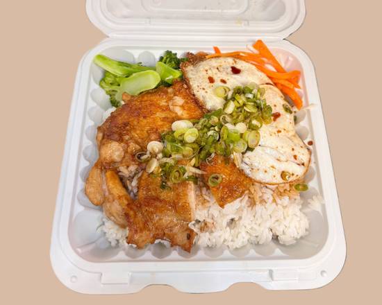 蔥油雞/豬扒煎蛋飯 / Green Onion Pork Chop / Chicken on Rice